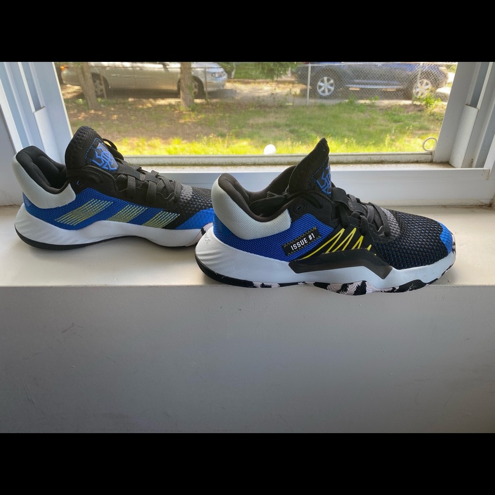Adidas boys 6.5 sneakers
